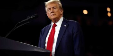 Lululemon Athletica inc_ phone and website by- T_Schneider via Shutterstock