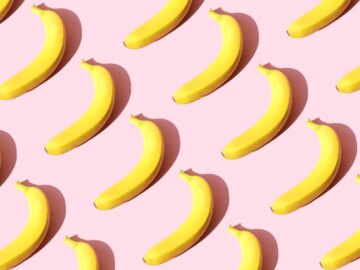 Repeated banana on the pink background