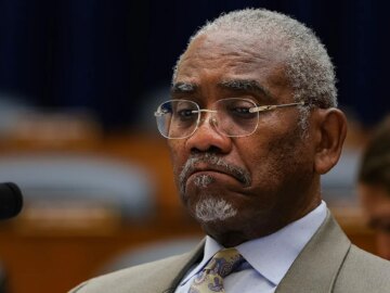 Rep. Gregory Meeks, Sen. Elizabeth Warren challenge H200 chip exports