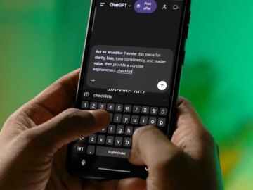 shot of hands typing the best AI prompts on a phone