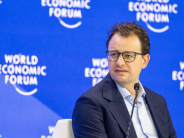 Anthropic's Claude Opus 4.6 Claims Top Spot in AI Rankings, Beating OpenAI and Google